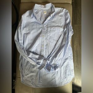 Women’s Gap Medium Light Blue Button Down Collar Front Pocket Long Sleeve Shirt